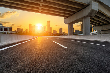 知识产权保护要综合运用什么等多种手段从审查授权行政执法司法保护仲裁调解行