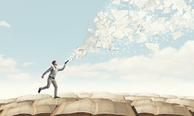 知识产权保护要综合运用什么等多种手段从审查授权行政执法司法保护仲裁调解行